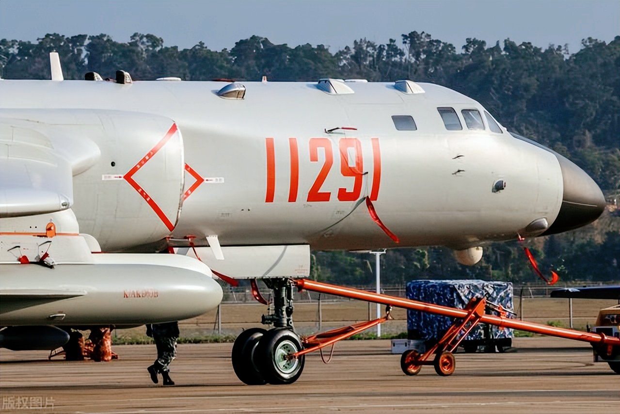 全球现役轰炸机里航程最短:轰6至今仍未被取代,背后有何原因_中国空军