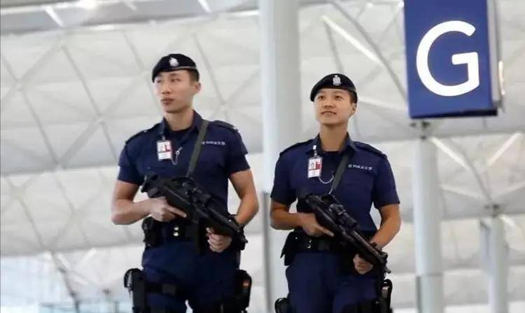 香港回归26年,换掉了警服,去掉yessir,却去不掉法官头顶的假发_英国