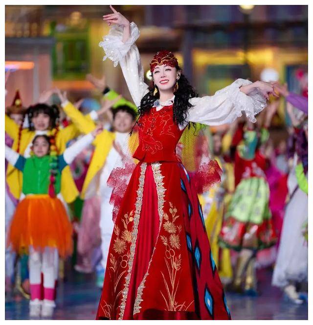 宋代妆造李沁春晚彷如陈红,古韵十足,适宜演绎李清照