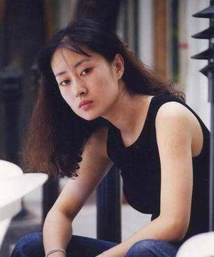 30岁嫁豪门,37岁分手,40岁触底反弹爆红,她的叛逆人生