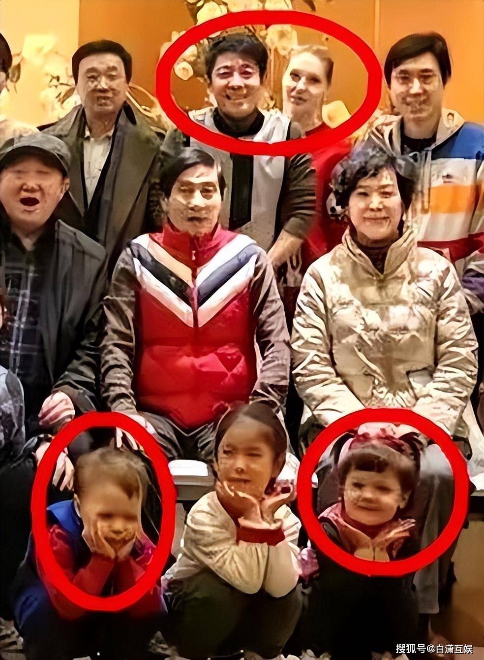 撒贝宁李白带龙凤胎回乡过年,小撒兄妹罕同框,俩混血