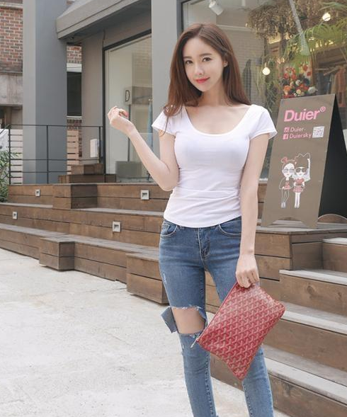 百看不厌的牛仔裤美女,身材曼妙妩媚,活力满满!_时尚