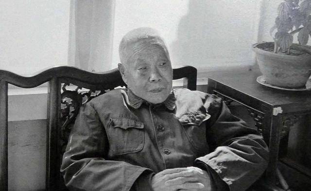 中国最后一位太监的孙耀庭老先生回忆说,当天晚上溥仪把婉容带到