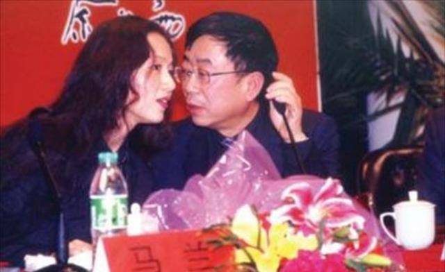 在相当长一段时间里,马兰"黄梅戏表演艺术家"的称号后,都带着不好的