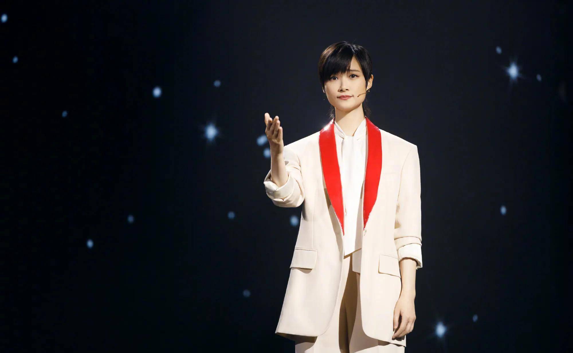 不演戏不上热搜的李宇春,凭什么火这么多年_四川_谢娜