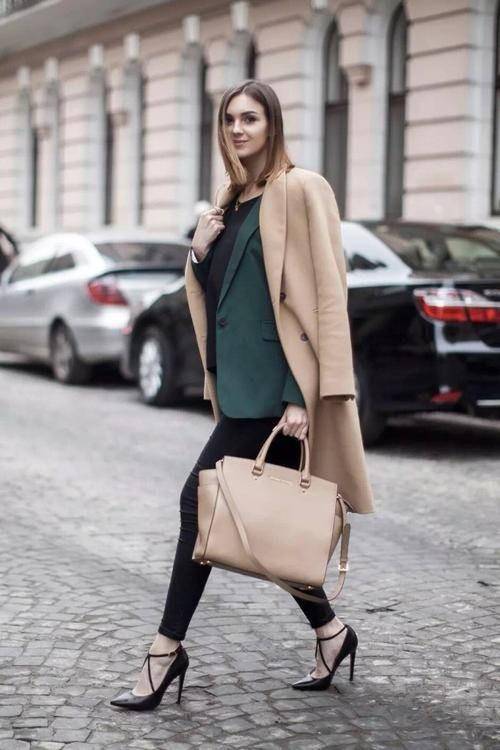 墨绿色上衣配如何搭配裤子,试