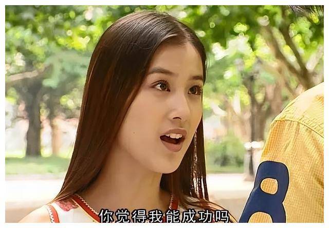 當時公司給黃聖依安排的人設是青春玉女,畢竟她靠著這個人設走紅