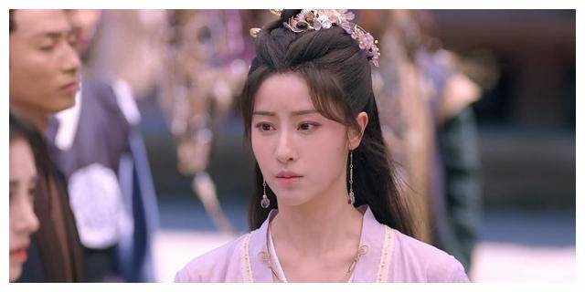 韩菱纱性格开朗,心地善良,经常展现出调皮的一面.