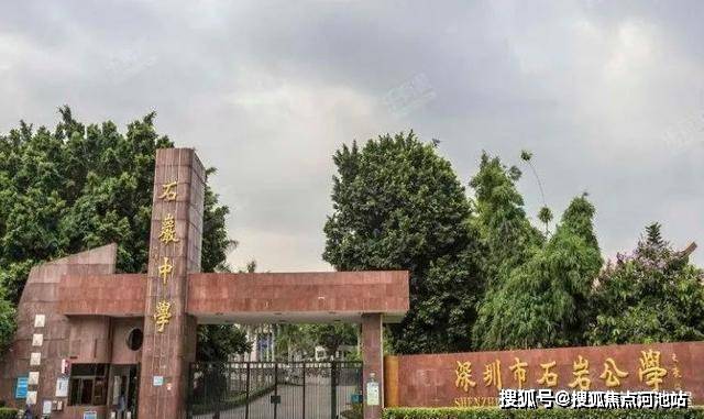 商业配套项目自身配备了3600㎡商业,距离罗租商业城,百佳华商场,壹