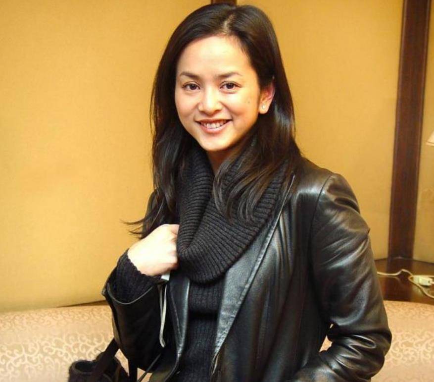 13岁出道,22岁嫁豪门成为生育工具,5年后成为全香港笑柄_叶蕴仪