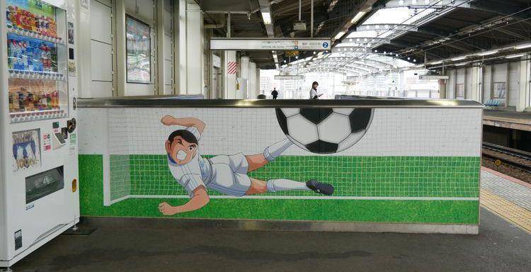 1号月台为大空翼的声音,2号为女主角中泽早苗的声音喔!此