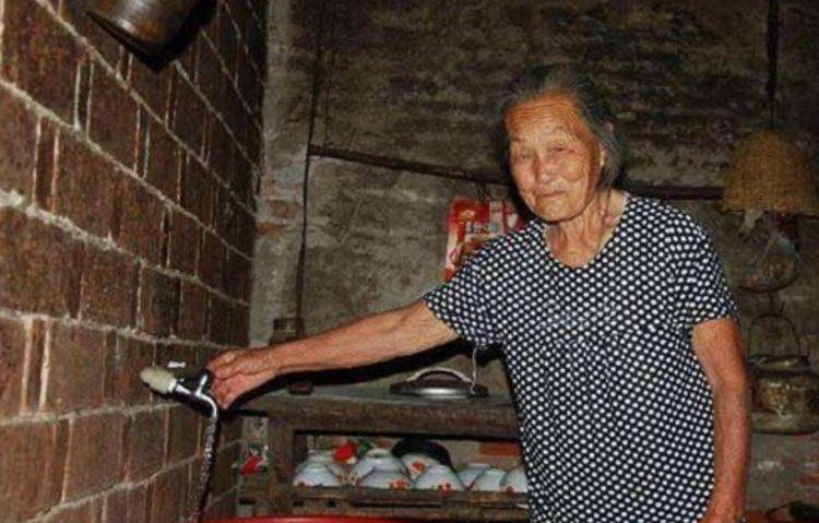 湖北94岁母亲陈秀英:生了3个"猴娃",50年没出村,如今