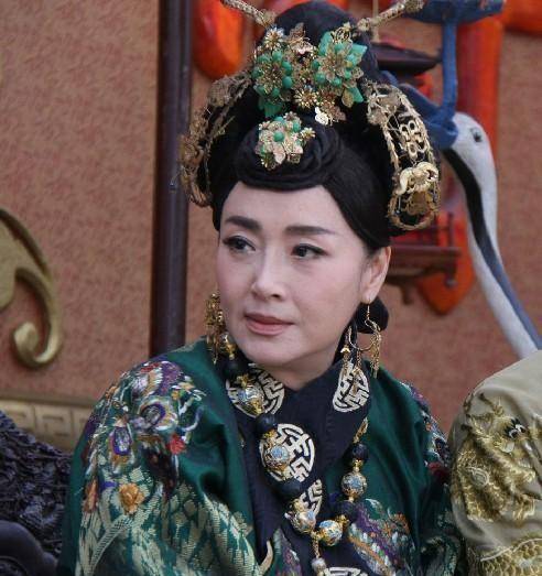 第一次走出皇宫,她和众多满洲皇族一同,住进了北京紫禁城的仁寿宫中