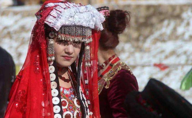 伊朗女孩9岁就能结婚,而我国却要等到20岁,这究竟是为何?