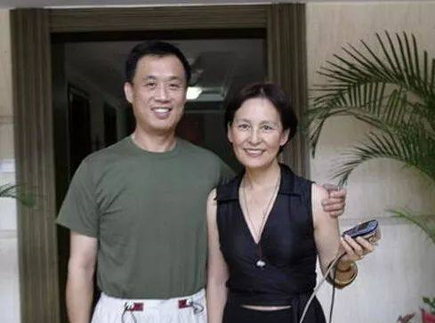 周伟和妻子,据说后来离婚了与周伟的评价截然不同,上影老演员,著名