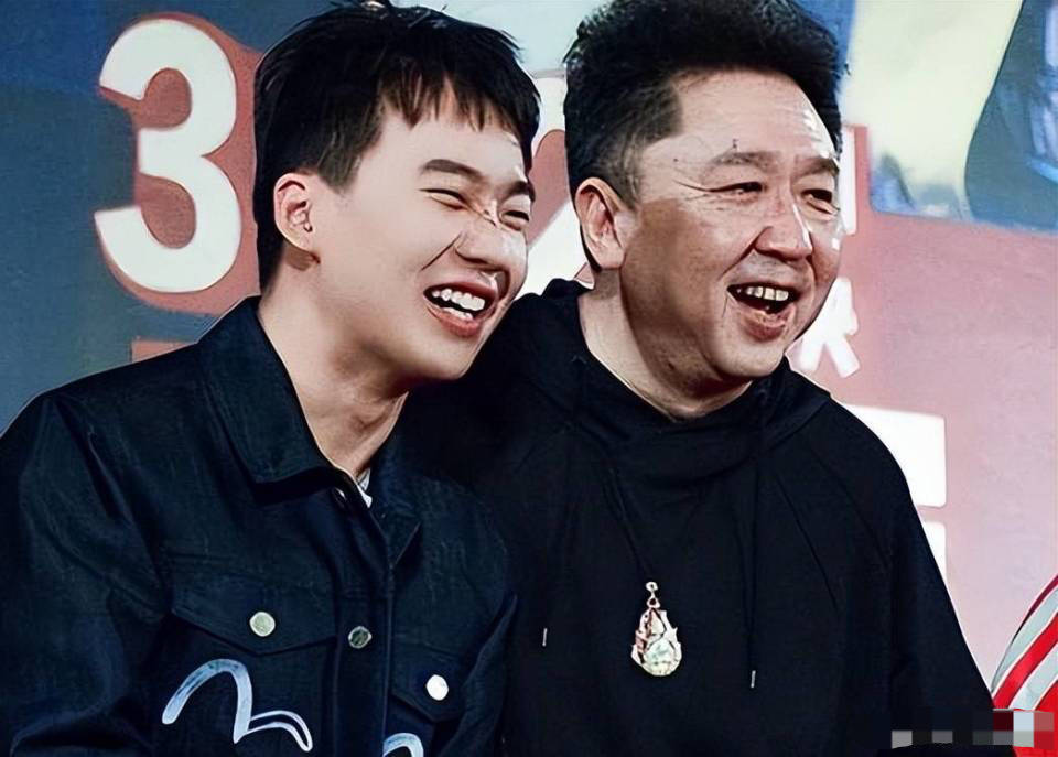 郭麒麟拒接德云社大旗?难超父亲光环,身边高手如云?