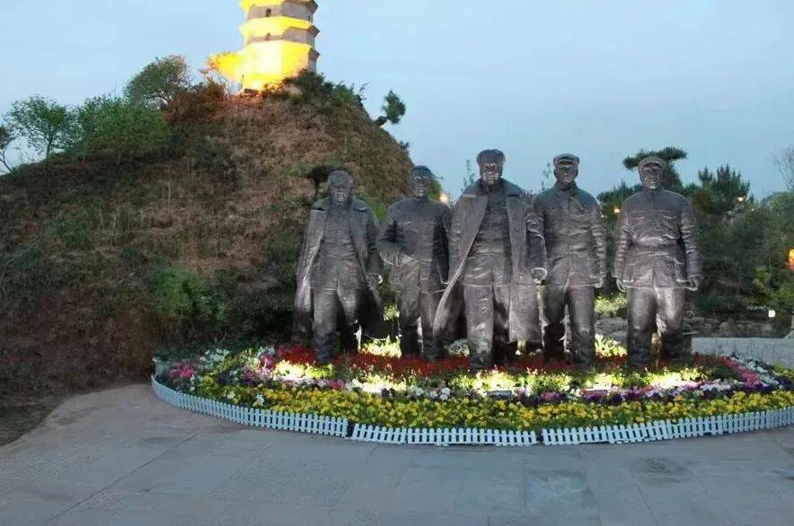 【碛口古镇】碛口古镇为军事要冲,在明清至民国年间凭黄河水运一跃