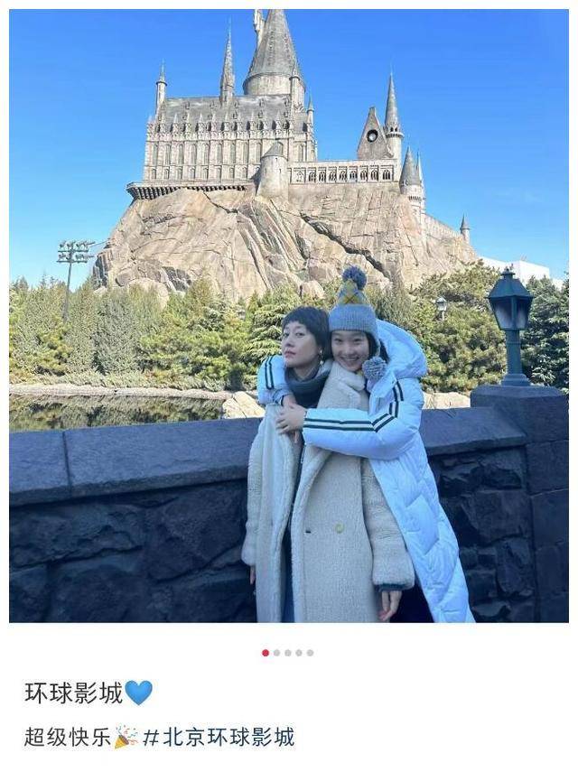 文君竹15岁模样惊人,马伊琍时髦打扮,母女同桌黄奕共!