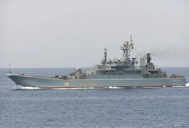 "凯撒·库尼科夫号"在克里米亚阿卢普卡附近海域遭到乌方无人艇的袭击