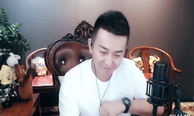 yy出镜一哥于利"退了",摘下娱乐主播的帽子,功成名就