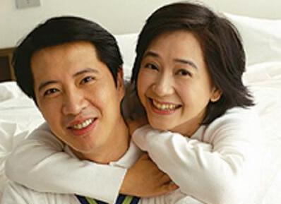 她与台湾知名演员欧阳龙爱情长跑十年,却一直得不到对方的承诺.