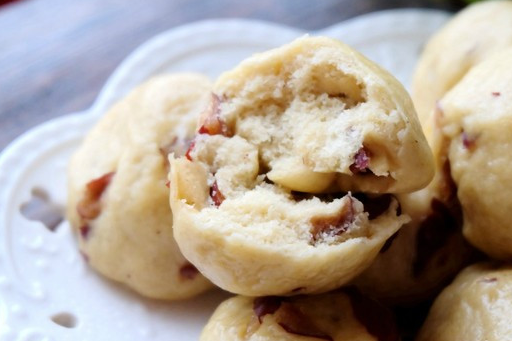 另外,除了可以使用小米面以外,还可以把小米面换成玉米面,紫米面等