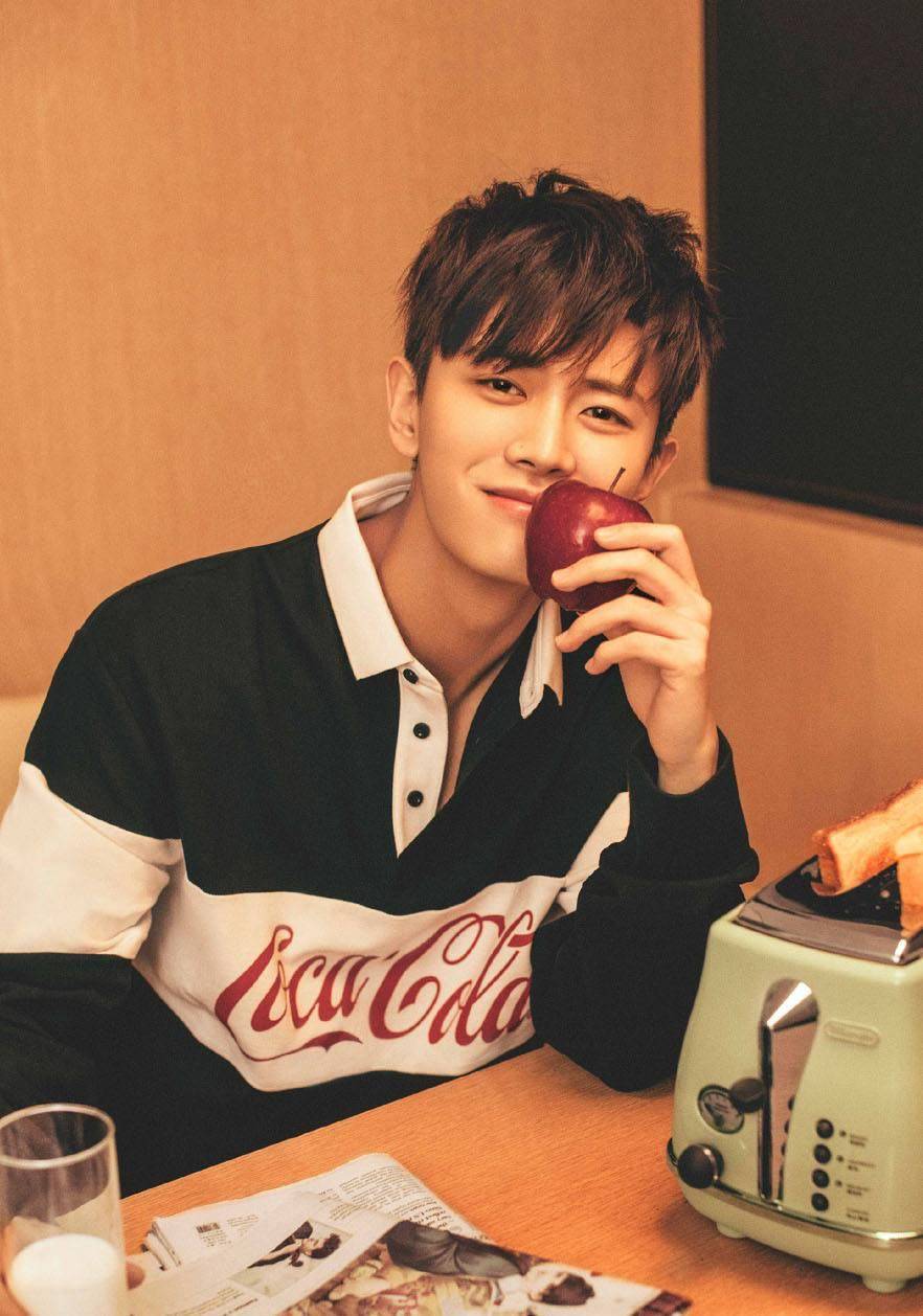 任嘉伦演的时间作品很多,《秋蝉》前段时间播出了,剧中的林冲是个抗日