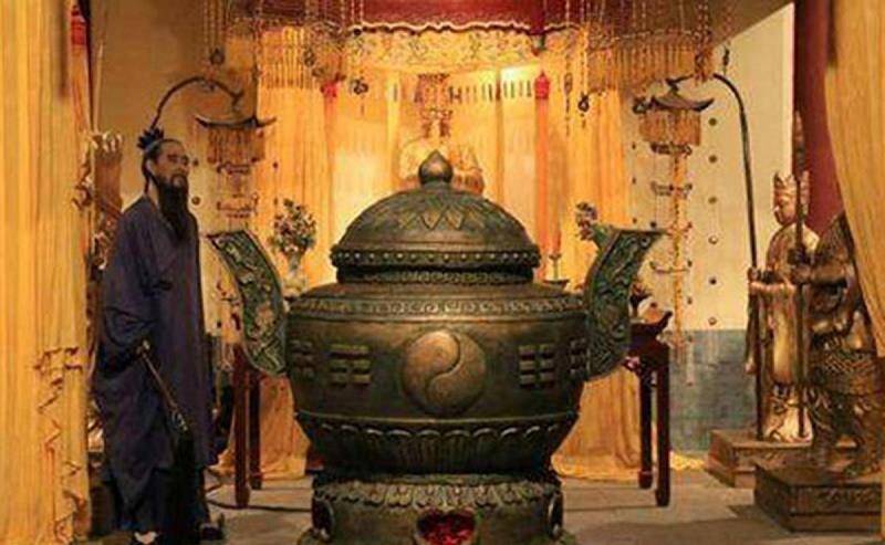 铅砂和药物,松柏绕云坛炉运阴阳火,功兼内外丹光芒卫斗耀,灵异卫馏创