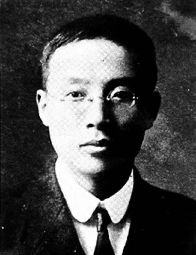 他的书法作品《独艳》纸本座屏,圆劲苍朴,正像是袁克文