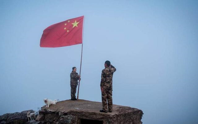 为守岛 点20年煤油灯 喝30年雨水 不为名不为利 平凡