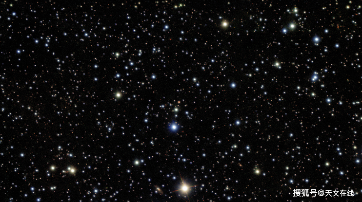 fong (西北大学))在2022年10月9日,一束明亮的光芒掠过