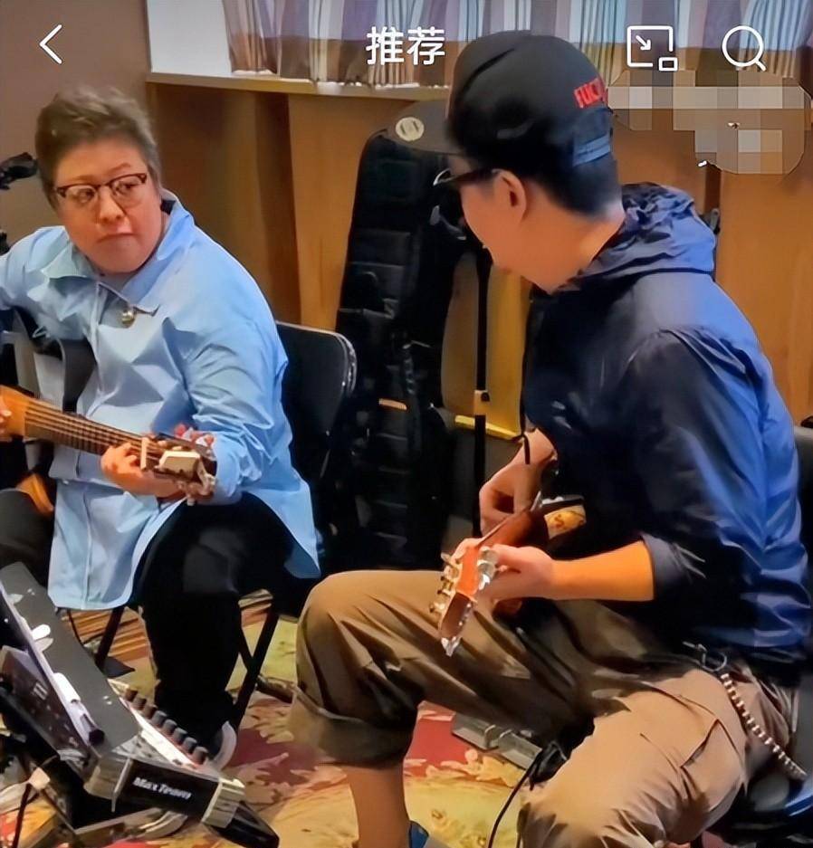 53岁韩红男友终于现身?两人38年前相爱,如今差距一目
