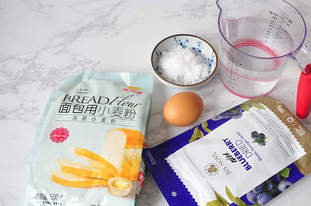 金龙鱼面包用小麦粉275克酵母3克细砂糖40克盐2克鸡蛋 牛奶180克挥屯