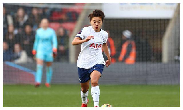 王霜独进球,热刺晋级八强,亚洲球员成英超之光!_比赛