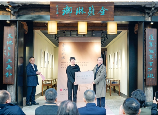 因为讨厌内战,何洛夫于抗战前夕毅然"卸甲归田",退出了军政界.