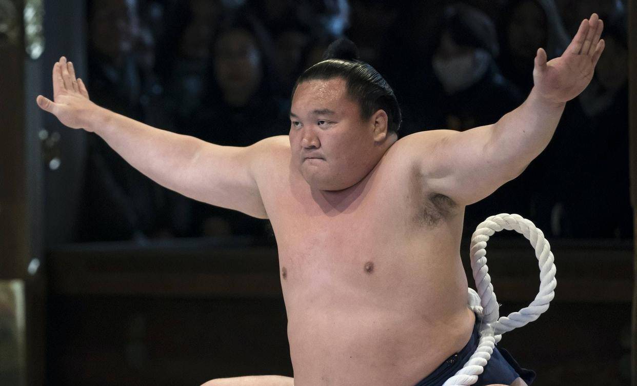 白鹏翔:国外相扑王,蒙古出生,统治国外相扑10年,娶白