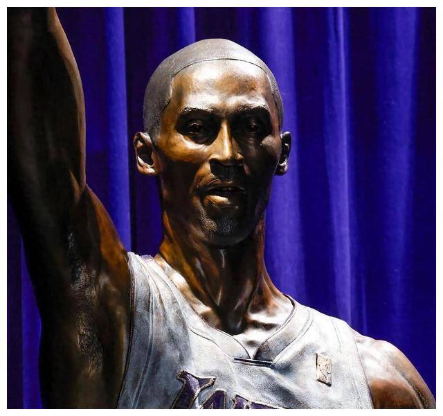 科比:独一无二的传奇,三座雕像背后的故事!_洛杉矶湖人_历史_姿势