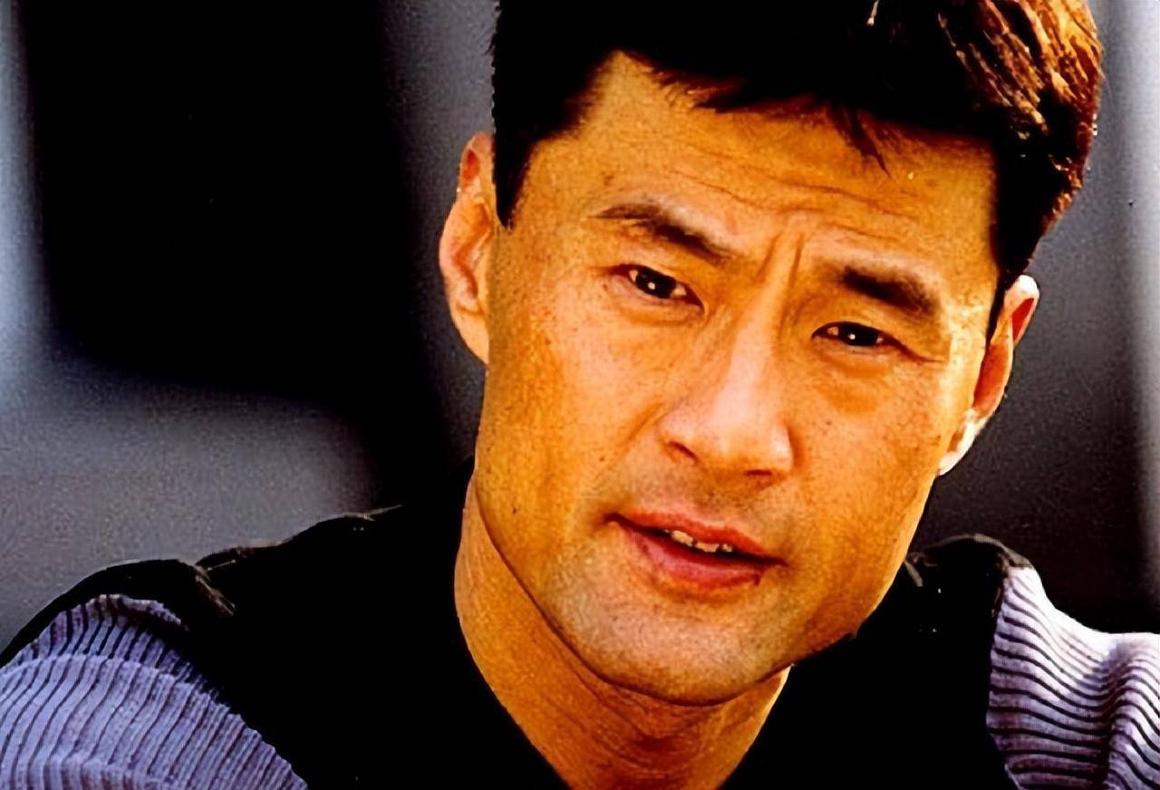 于荣光:钱我赚饭我做,35年0绯闻,凭什么_王玉苓_关羽_三国