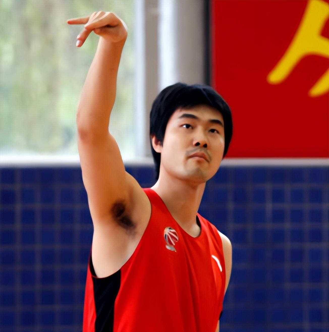 "关键先生"王仕鹏:娶海归娇妻生一子,如今和易建联一起做生意_篮球