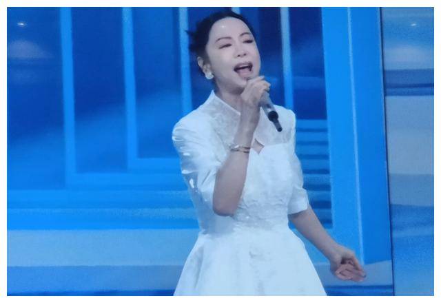 众网友对黄绮珊演唱《难忘今宵》的评价,看看他们怎么说的吧!