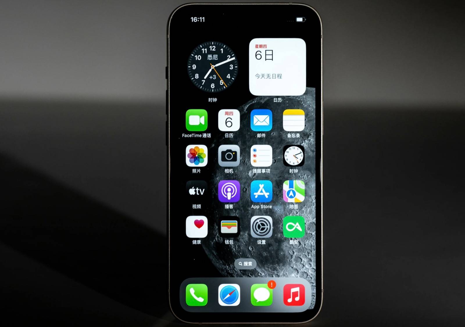 苹果手机又降了,这三款性价比高,低至3699元,买完不__