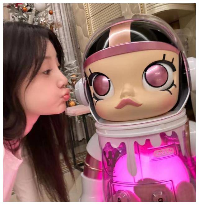 李小璐晒女儿甜馨合照,越长越像贾乃亮,美貌惊艳_争议
