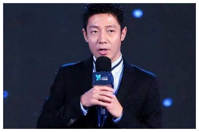 与此同时,撒贝宁回到武汉过年.他在接受采访时表示