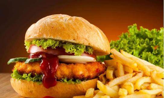 看看美国寡头如何操控他们