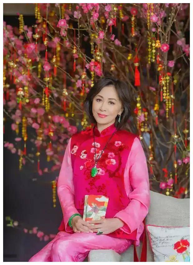 刘嘉玲与张国荣:桃花寓意吉祥富贵,特殊联系揭秘_友情_情感_故事