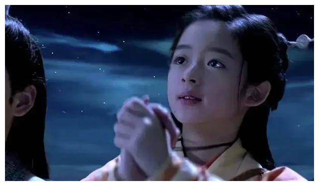 05后小花现身:17岁竟已如此迷人,她与赵丽颖有何相似?