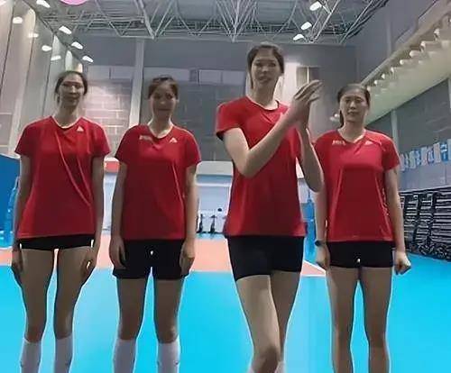 刁琳宇把一传到位球传成扎网,远网,倒三角,低平,没有球头,让攻手无法