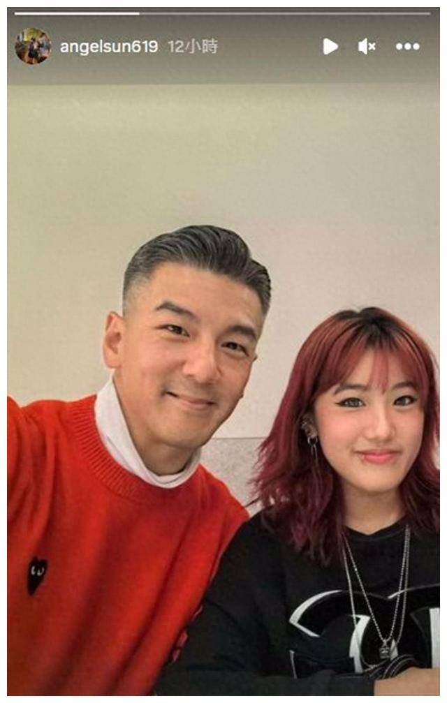 据了解,孙志浩是一名商人,早年在上海从事物流行业.与贾静雯结婚后,他