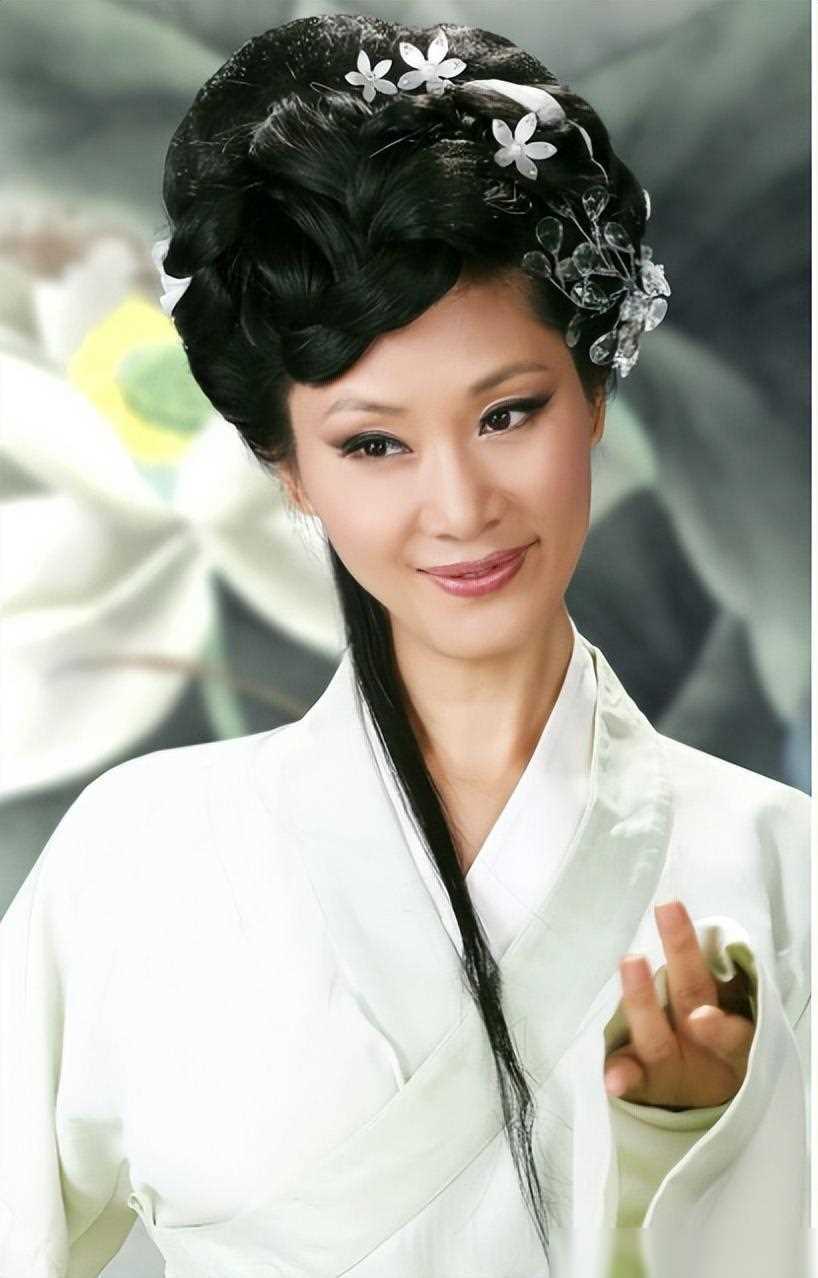 歌手于文华:再婚嫁未婚小伙,23年并未生子,如今的她吗