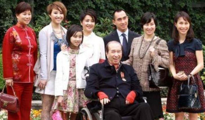 大清早灭亡了,为何赌王何鸿燊却有4个老婆?